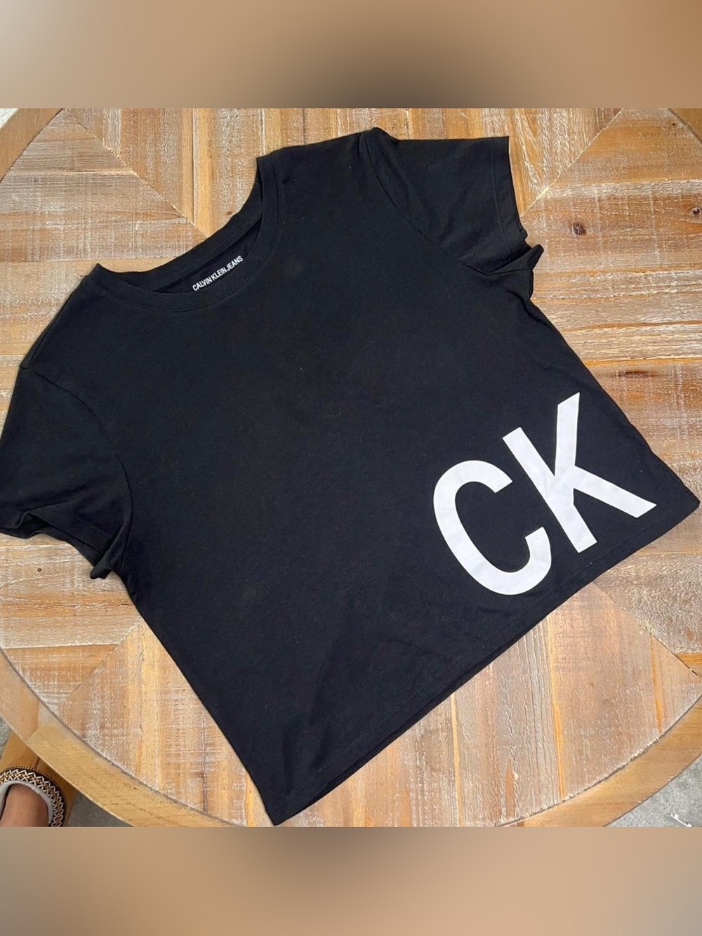 Calvin‎ Klein Black Crop Tee with White CK Logo Size Large